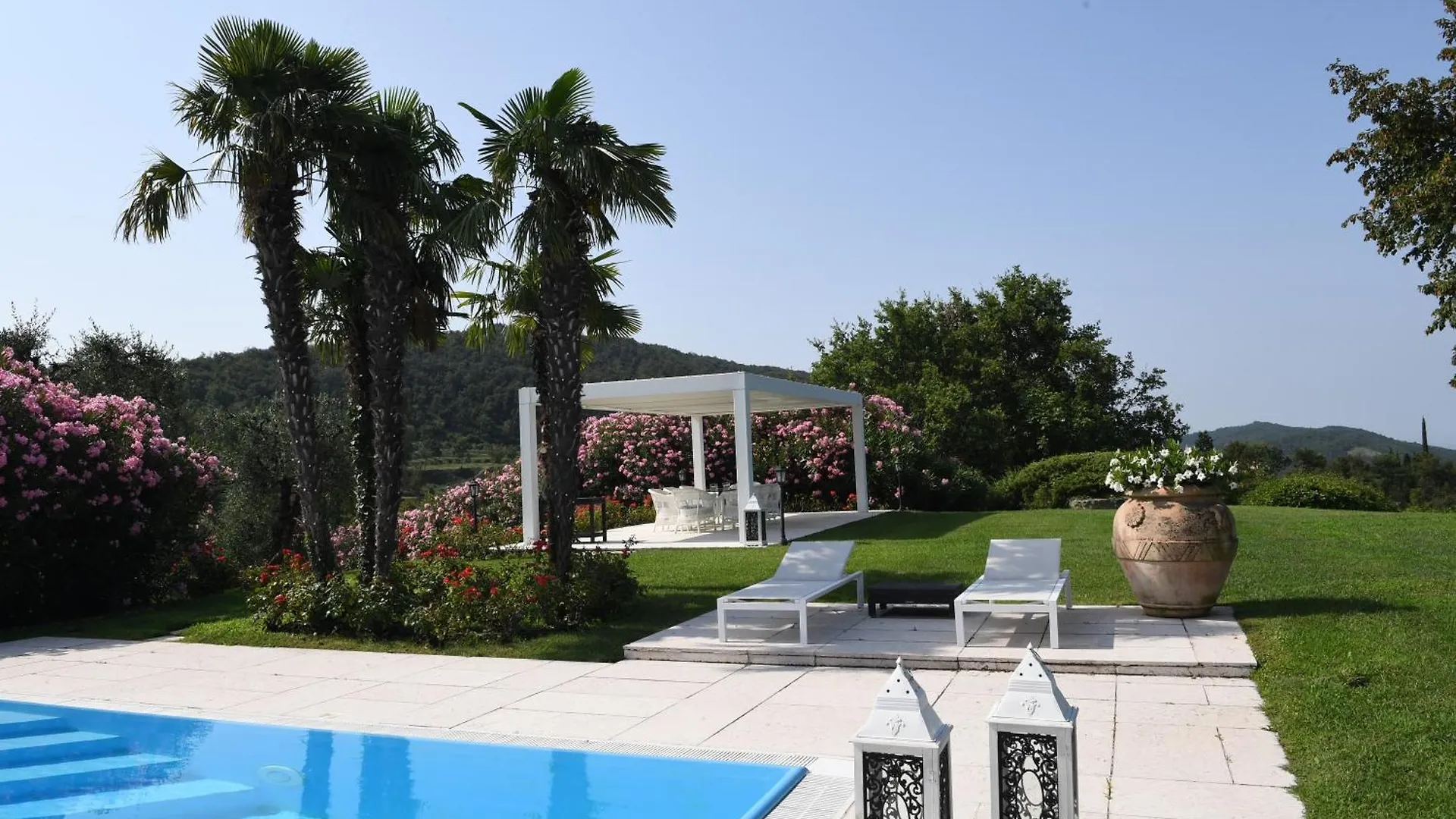 Guest House In Villa Gabrielle Torri Del Benaco Italy